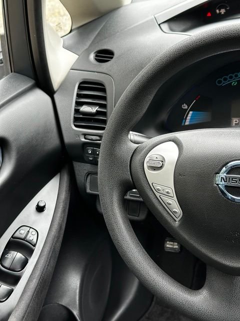 Used 2017 Brilliant Silver Nissan S image 31