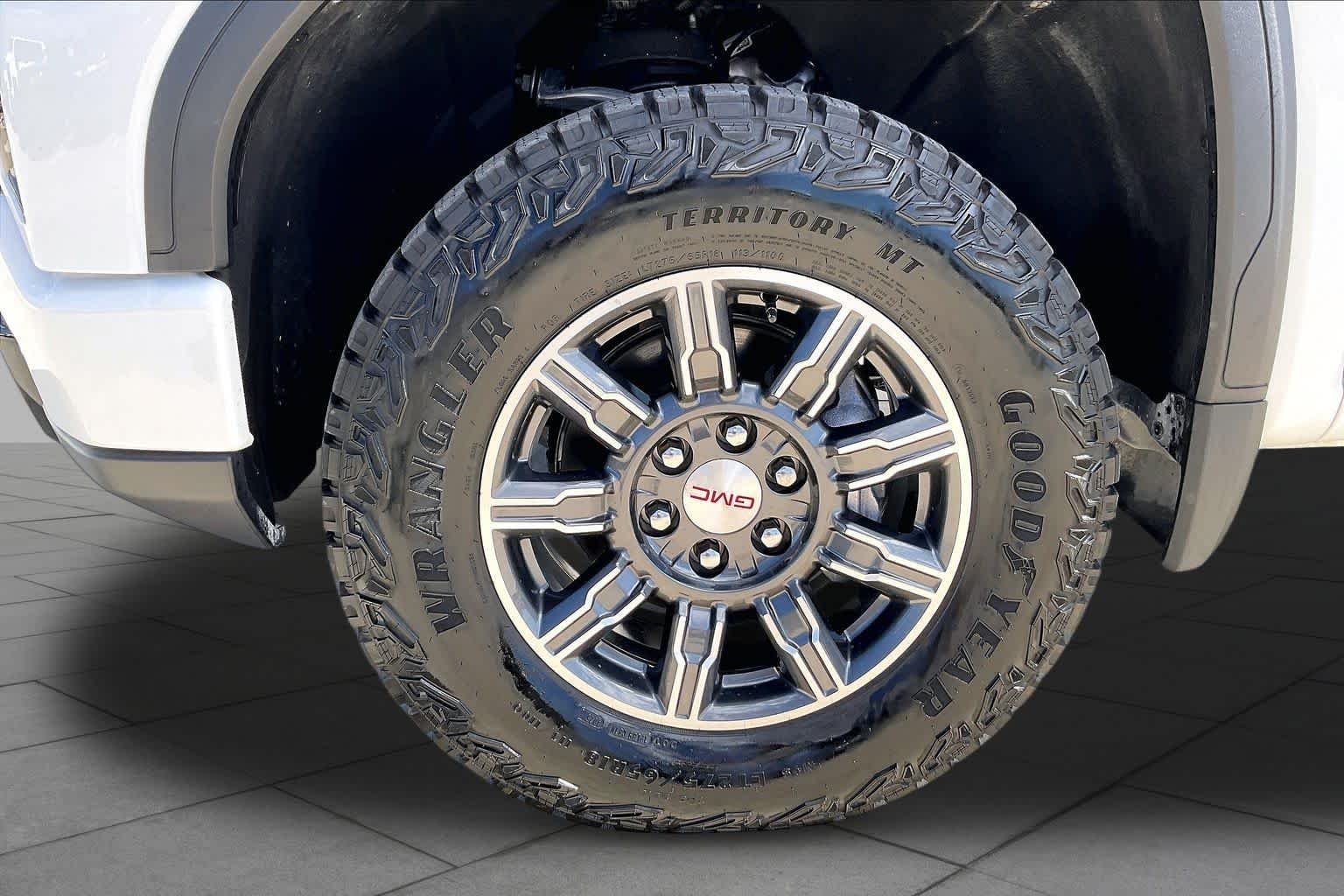 Used 2026 Summit White GMC AT4 image 11