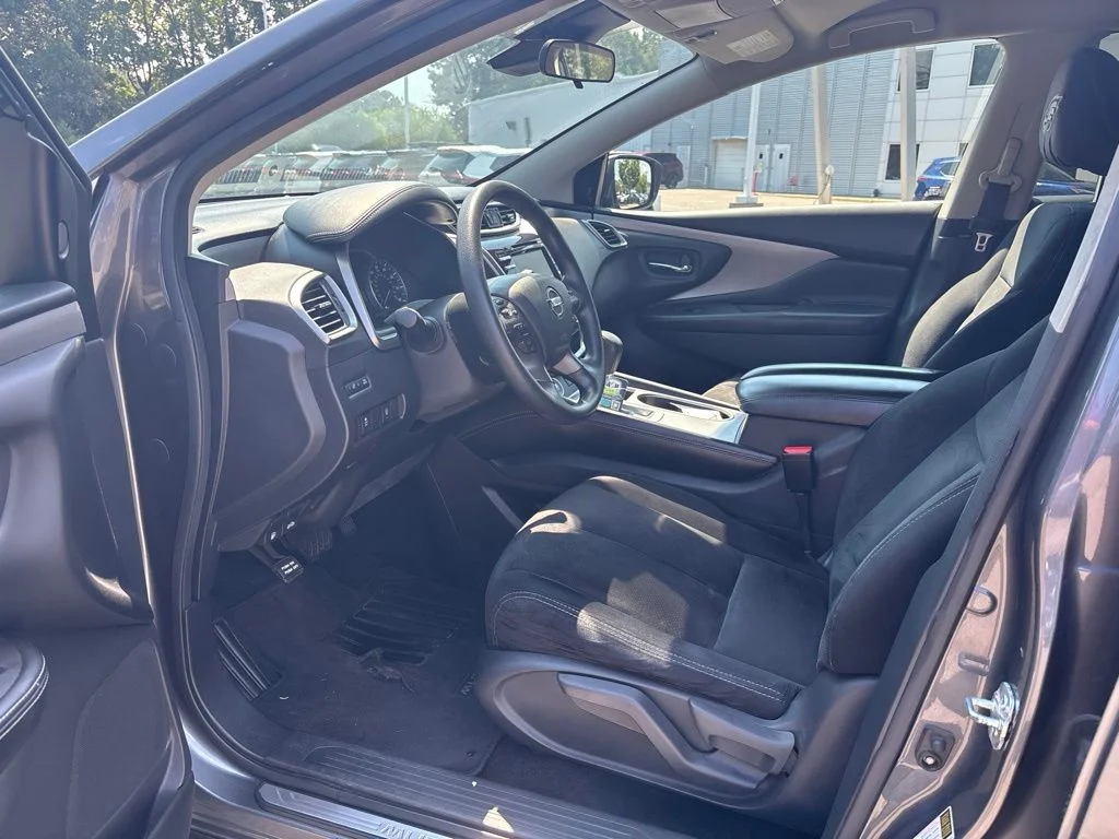 Used 2020 Gray Nissan S image 5