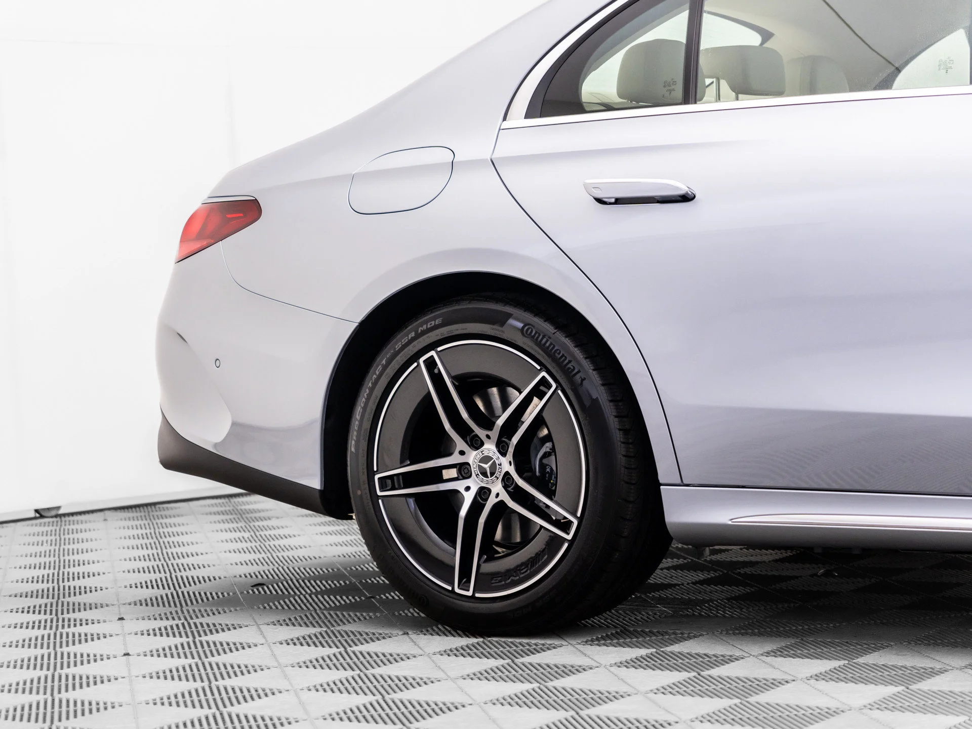 New 2027 Silver Mercedes-Benz E 350 image 37