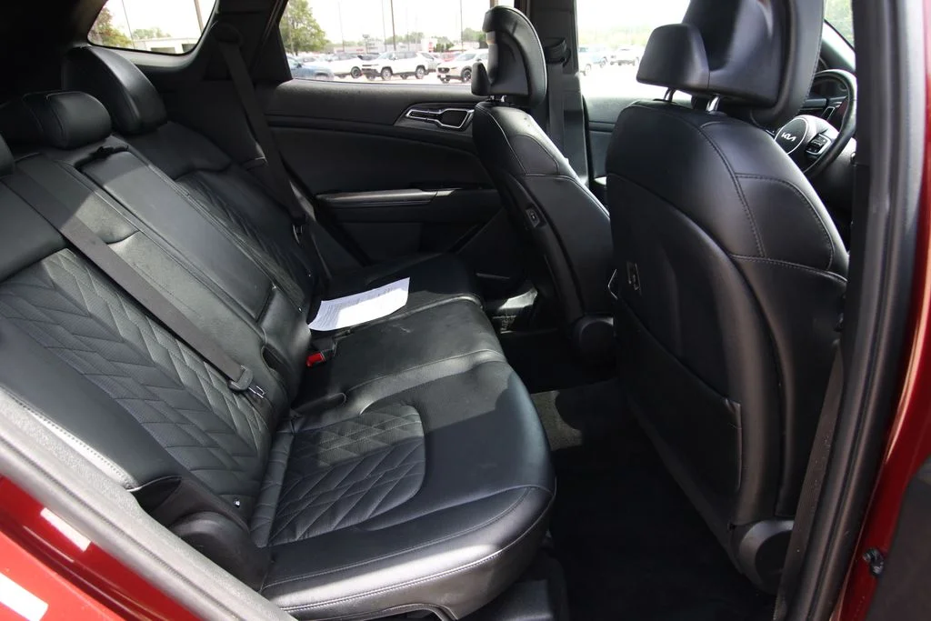 Used 2023 Red Kia X-Pro Prestige image 9