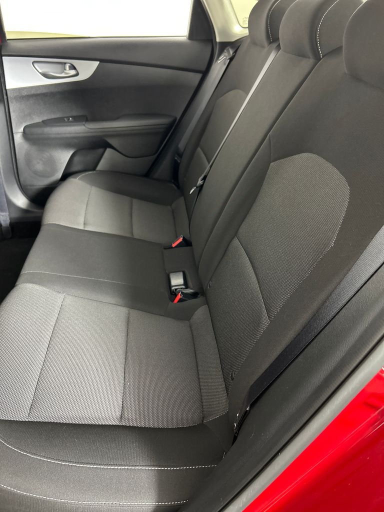 Used 2023 Red Kia LXS image 17