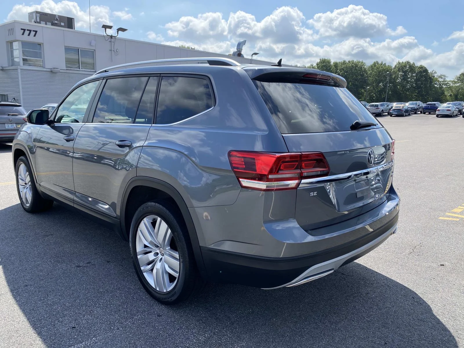 Used 2019 Platinum Gray Metallic Volkswagen 3.6L V6 SE w/Technology 4MOTION image 3