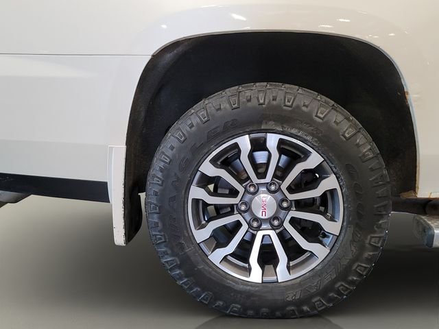 Used 2015 White Diamond Clearcoat GMC Denali image 42