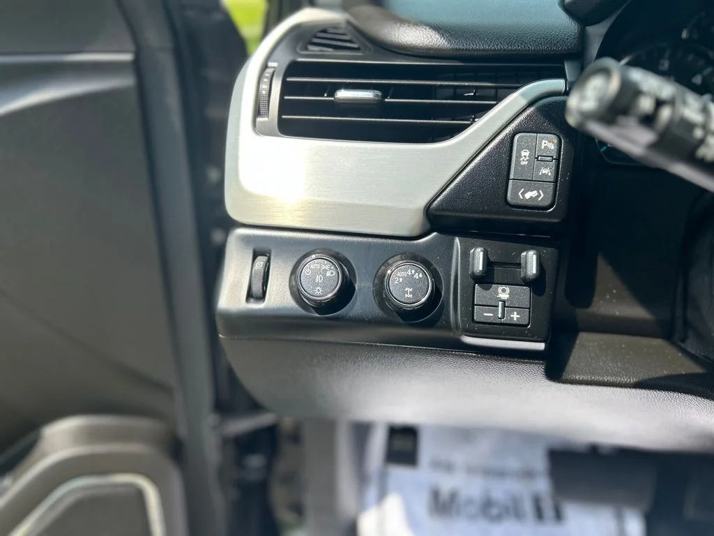 Used 2019 Black GMC SLT image 26