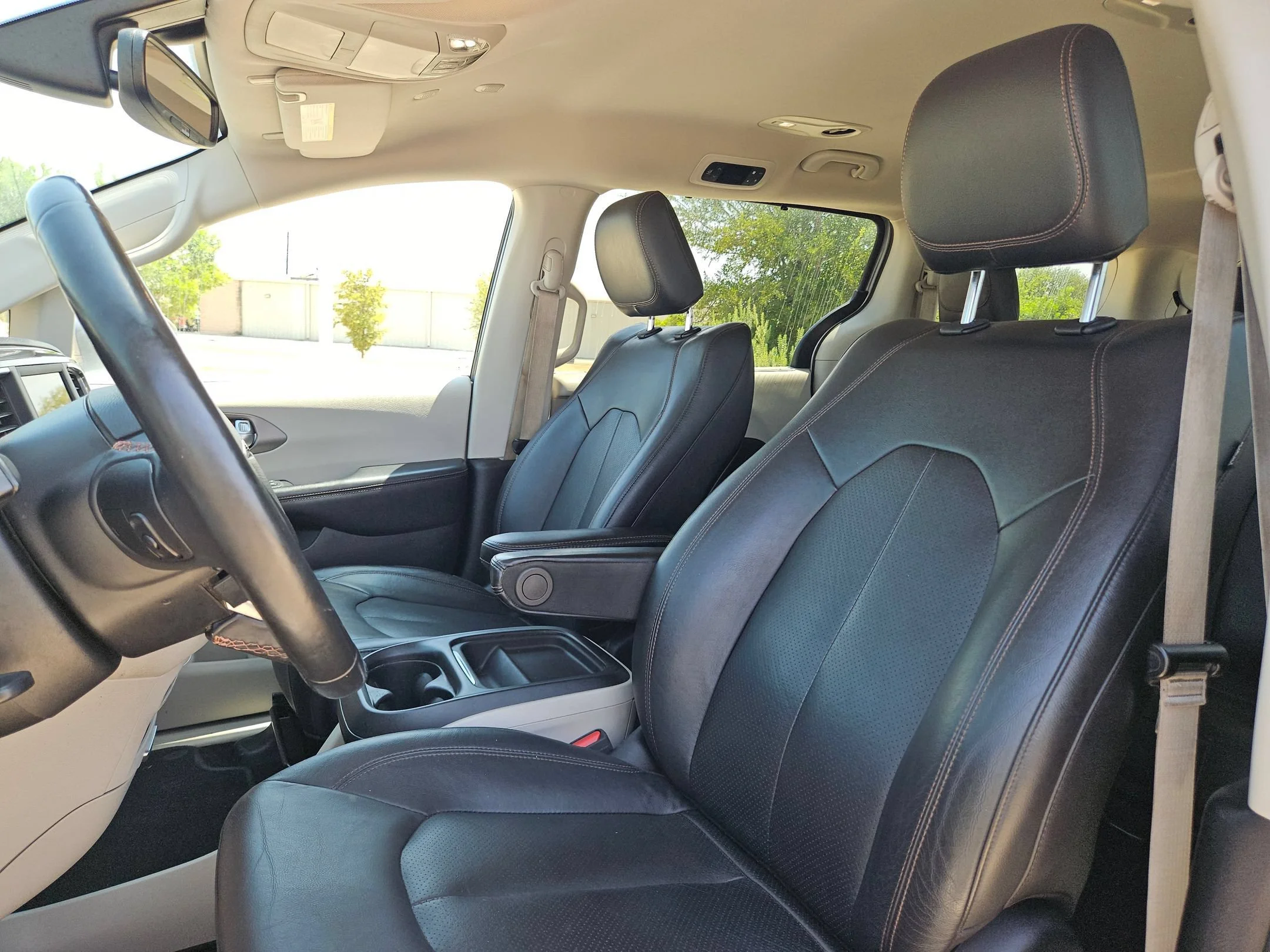 Used 2020 Silver Chrysler Touring L image 13