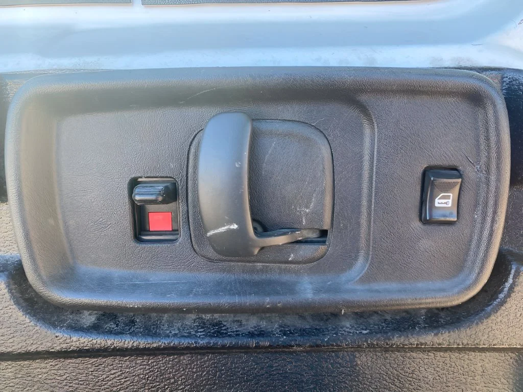 Used 2014 SUMMIT WHITE Chevrolet  image 25
