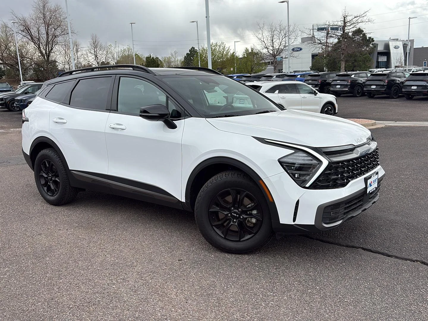 Used 2024 Glacial White Pearl/Ebony Black Roof Kia X-Pro image 4