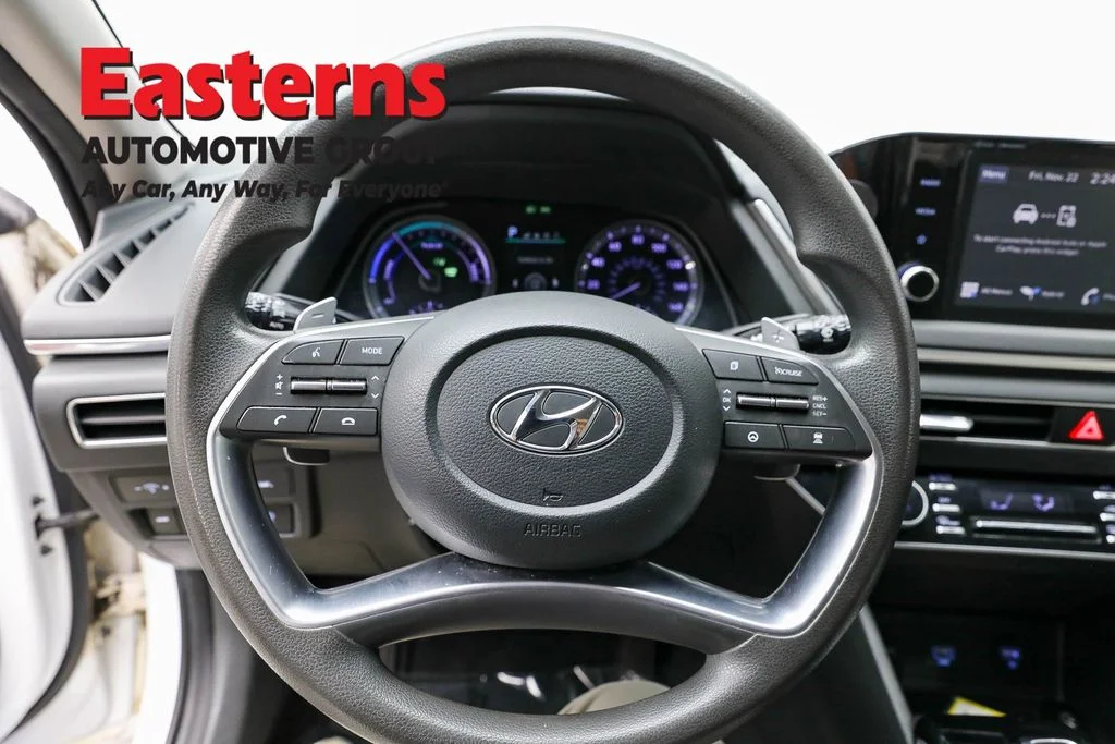 Used 2021 White Hyundai Blue image 10