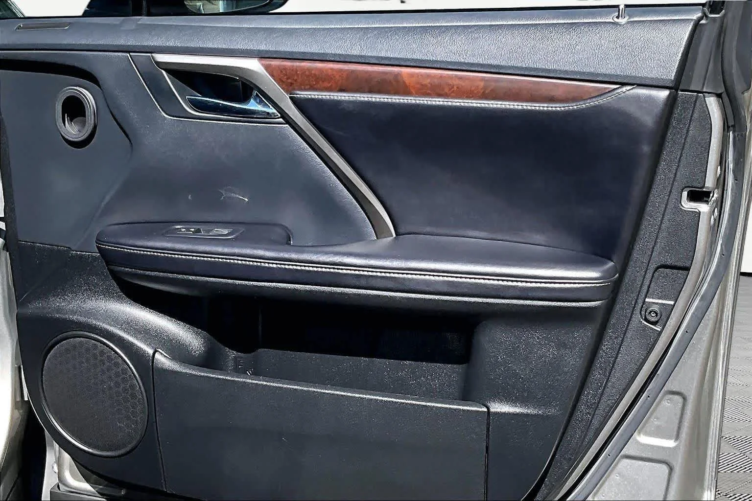 Used 2020 Atomic Silver Lexus  image 45