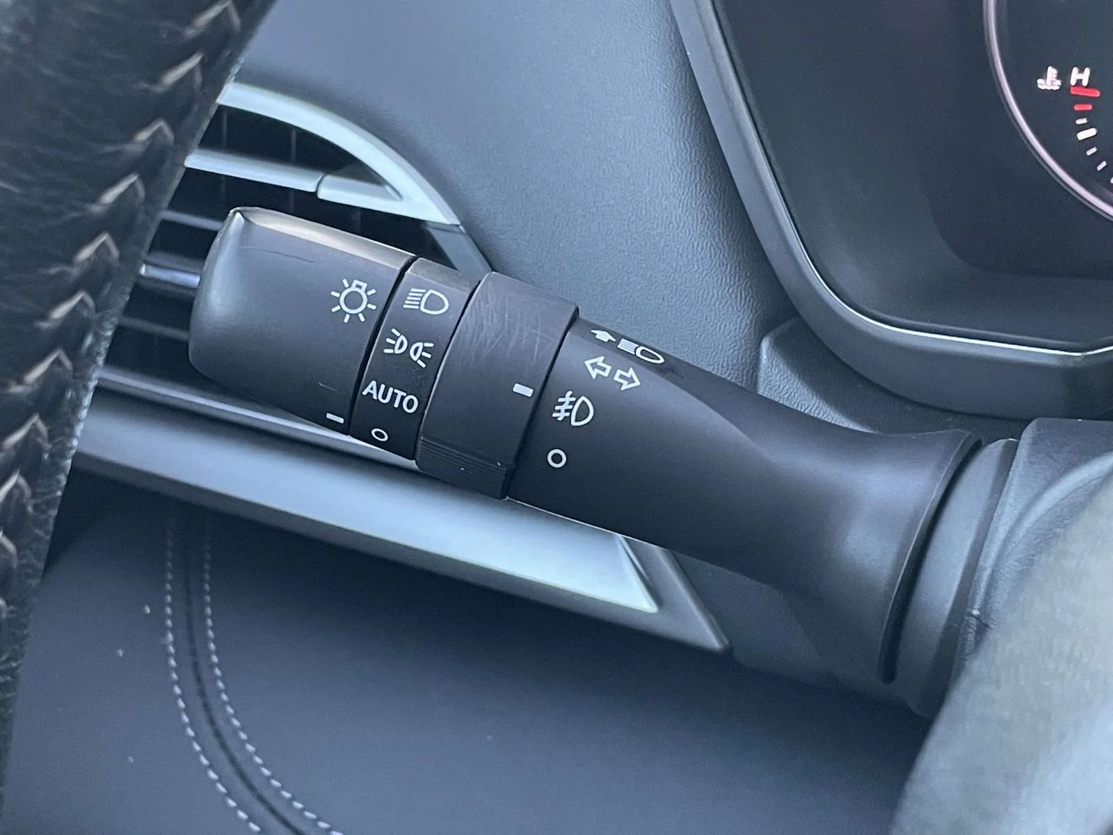 Used 2025 Magnetite Gray Metallic Subaru Limited image 12
