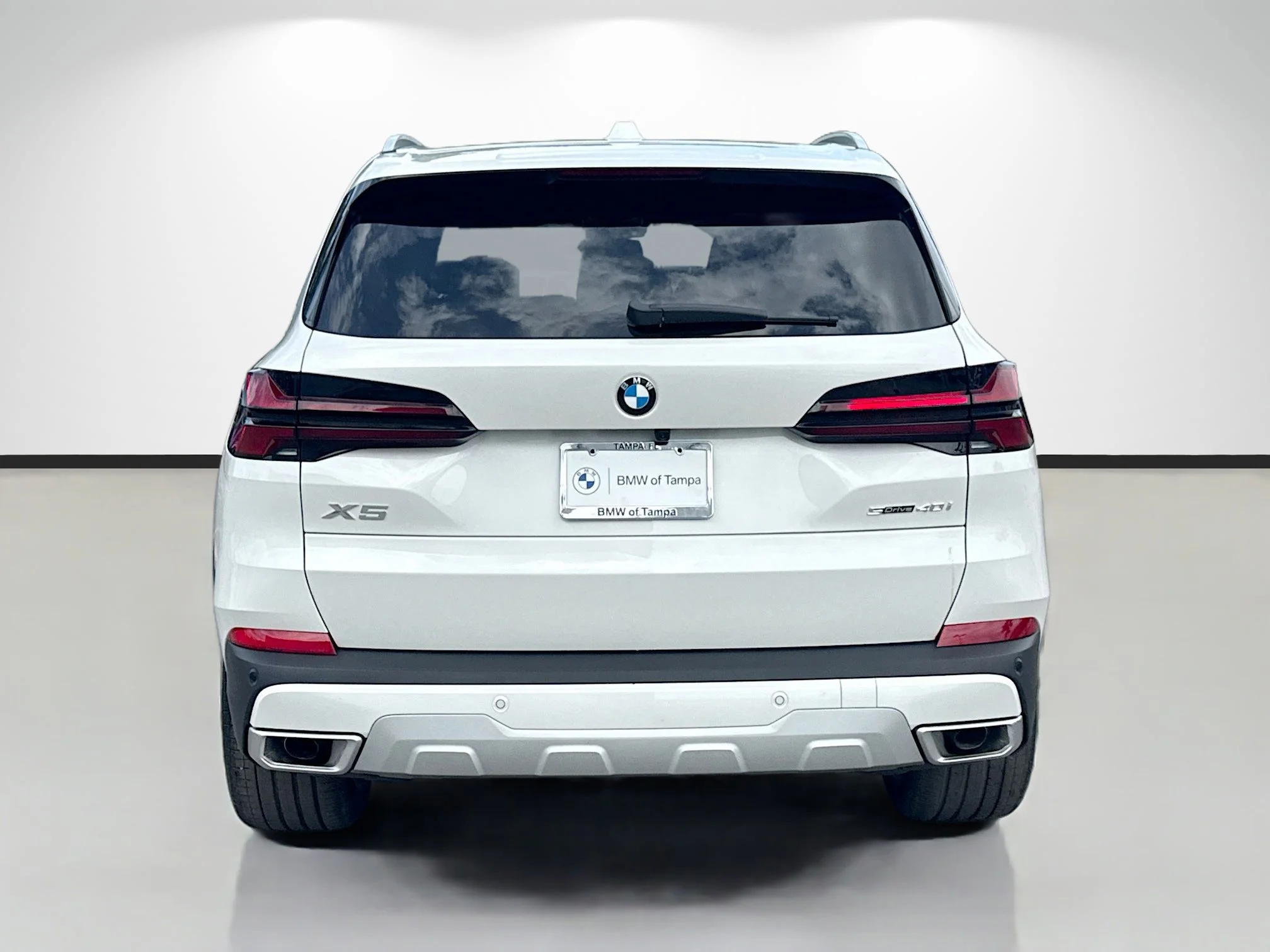 New 2026 Mineral White Metallic BMW sDrive40i image 4