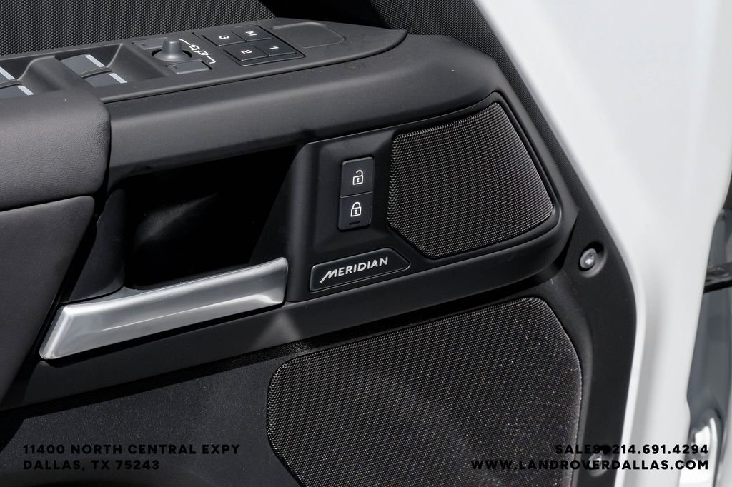 New 2026 Fuji White Land Rover S image 44