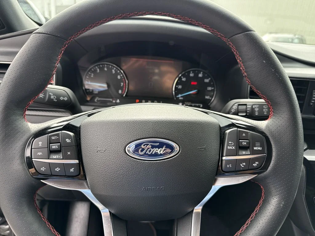 Used 2023 Gray Ford ST-Line image 24