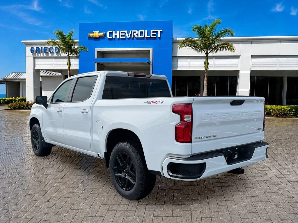 New 2026 Summit White Chevrolet RST image 5
