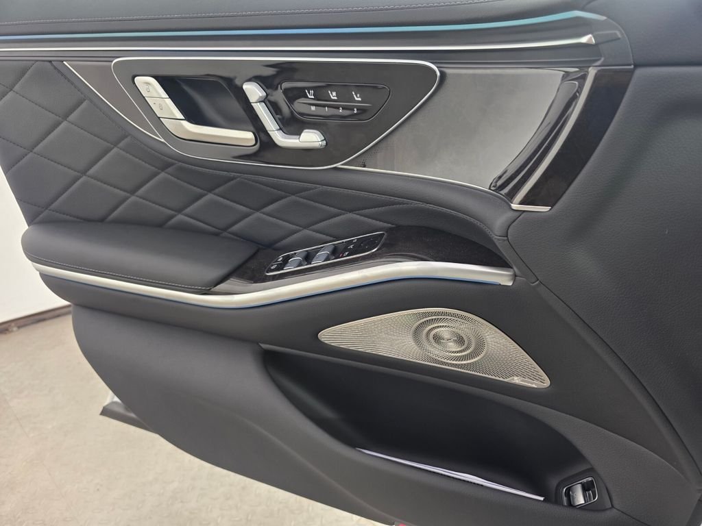 New 2027 MANUFAKTUR Moonlight White Metallic Mercedes-Benz S 580 image 17