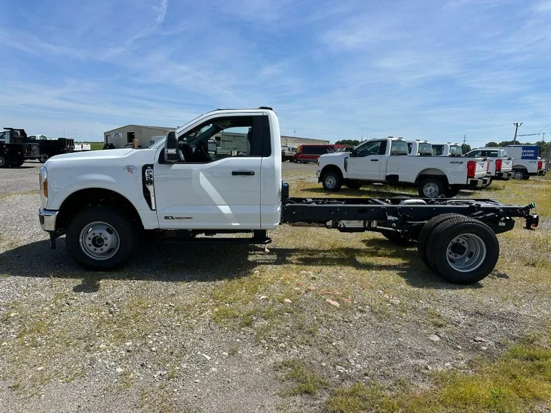 New 2026 Oxford White Ford 4WD Reg Cab 169 in WB 84 in image 2