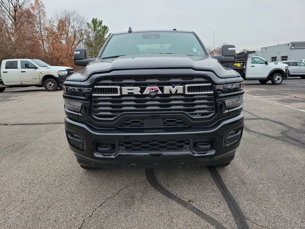 New 2026 Diamond Black Crystal Pearl-Coat Exterior Paint RAM Big Horn image 3