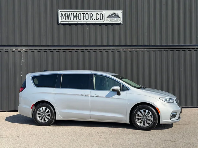 2023 Chrysler Pacifica Hybrid Touring L