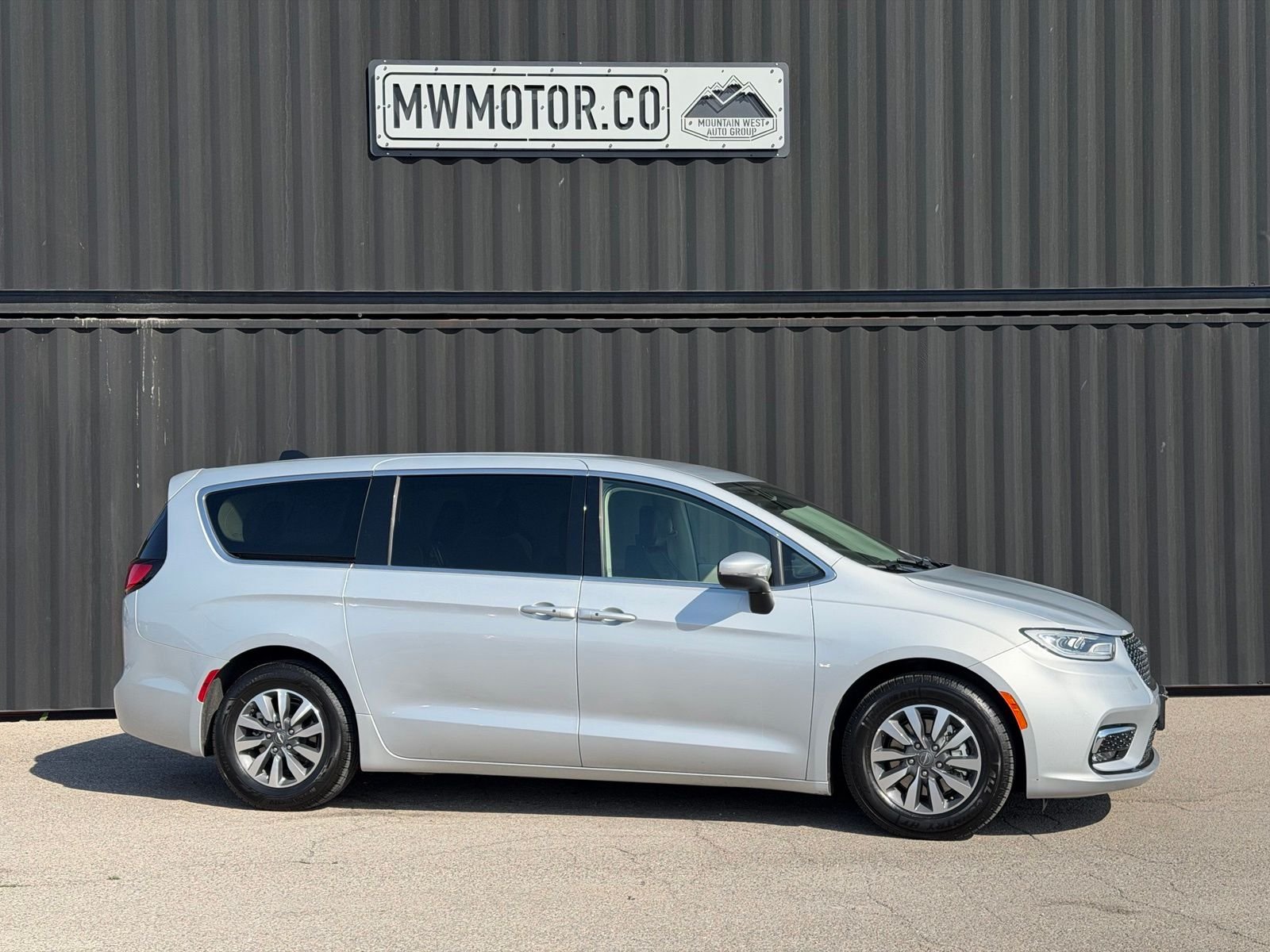 2023 Chrysler Pacifica Hybrid