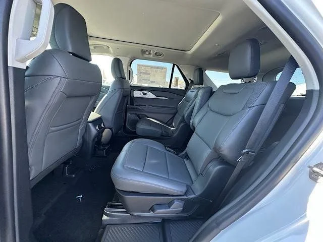 New 2026 Star White Metallic Tri-Coat Ford Active image 16