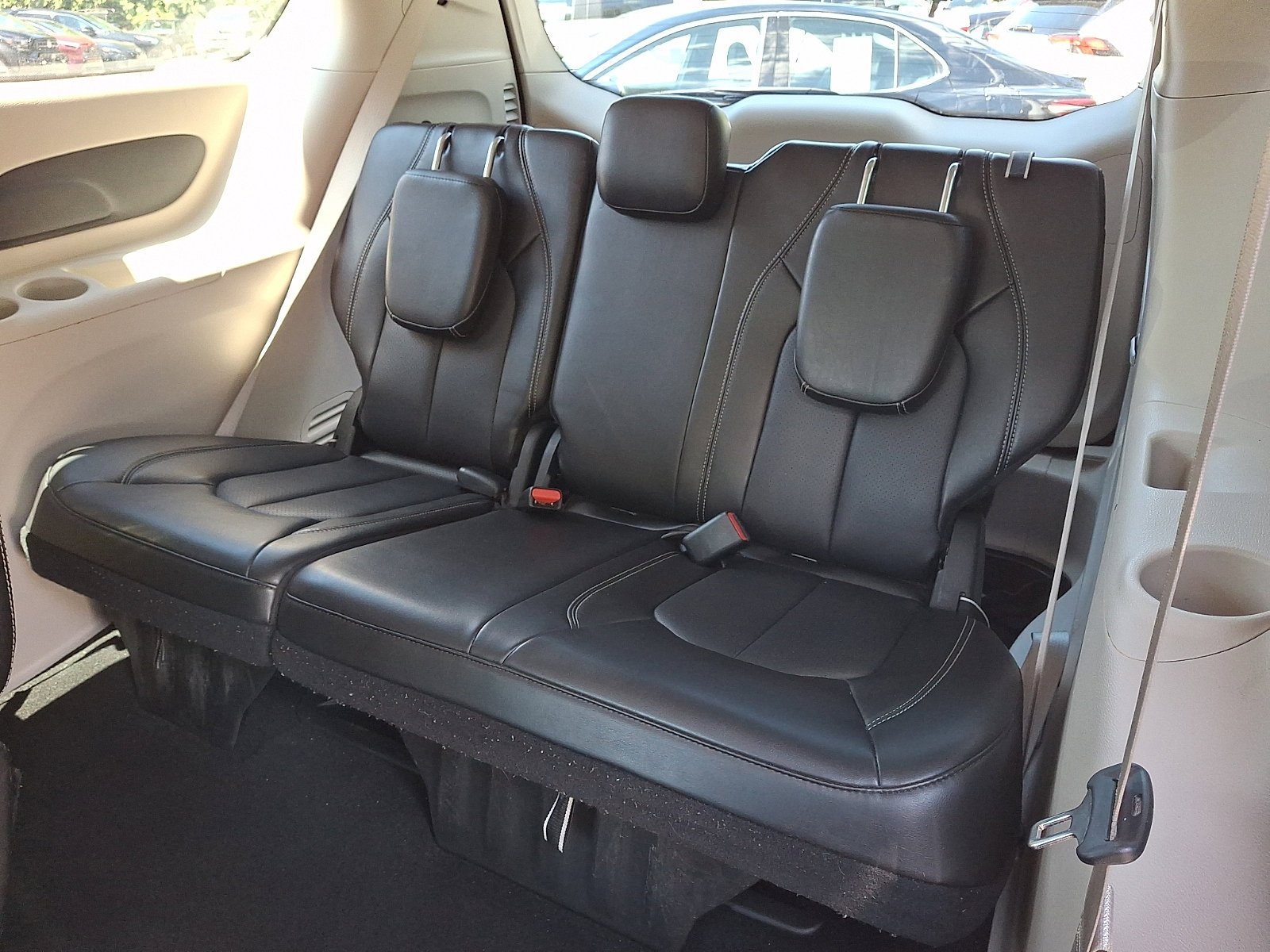 Used 2023 Brilliant Black Crystal Pearlcoat Chrysler Touring L image 9