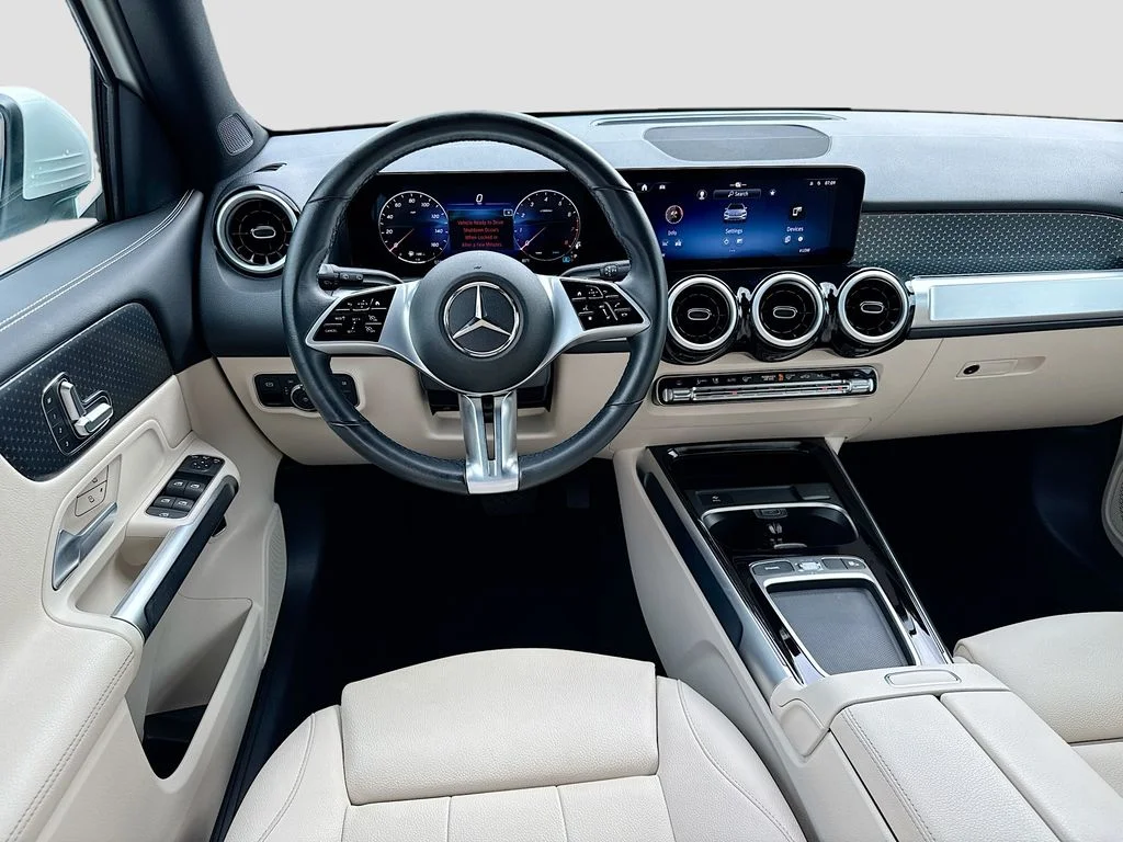 Used 2025  Mercedes-Benz GLB 250 image 21