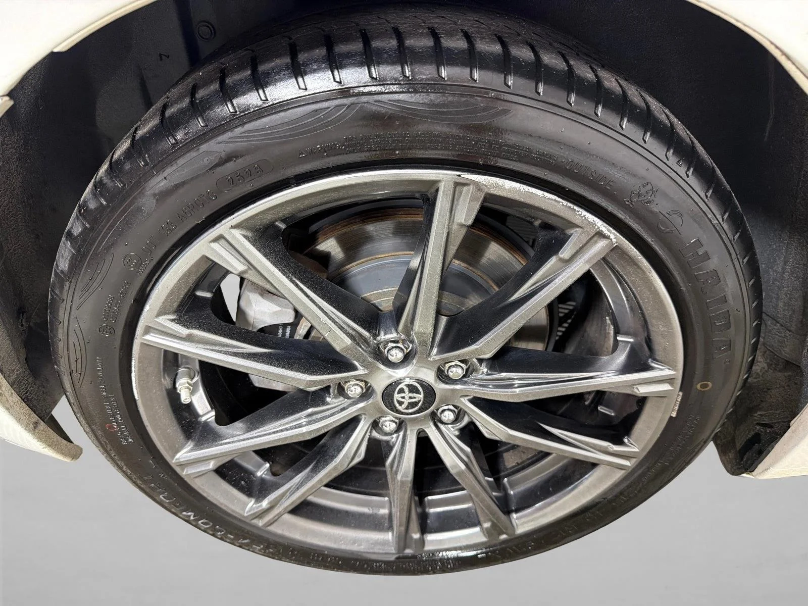 Used 2017 White Toyota  image 16