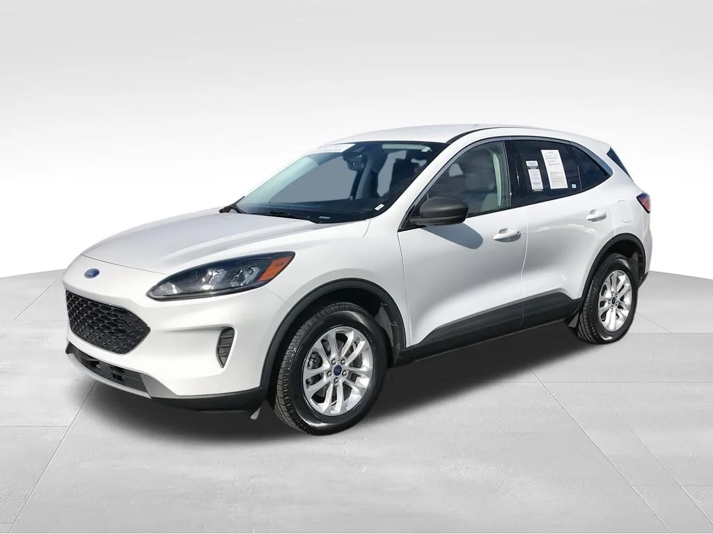 Used 2022 White Ford SE image 5