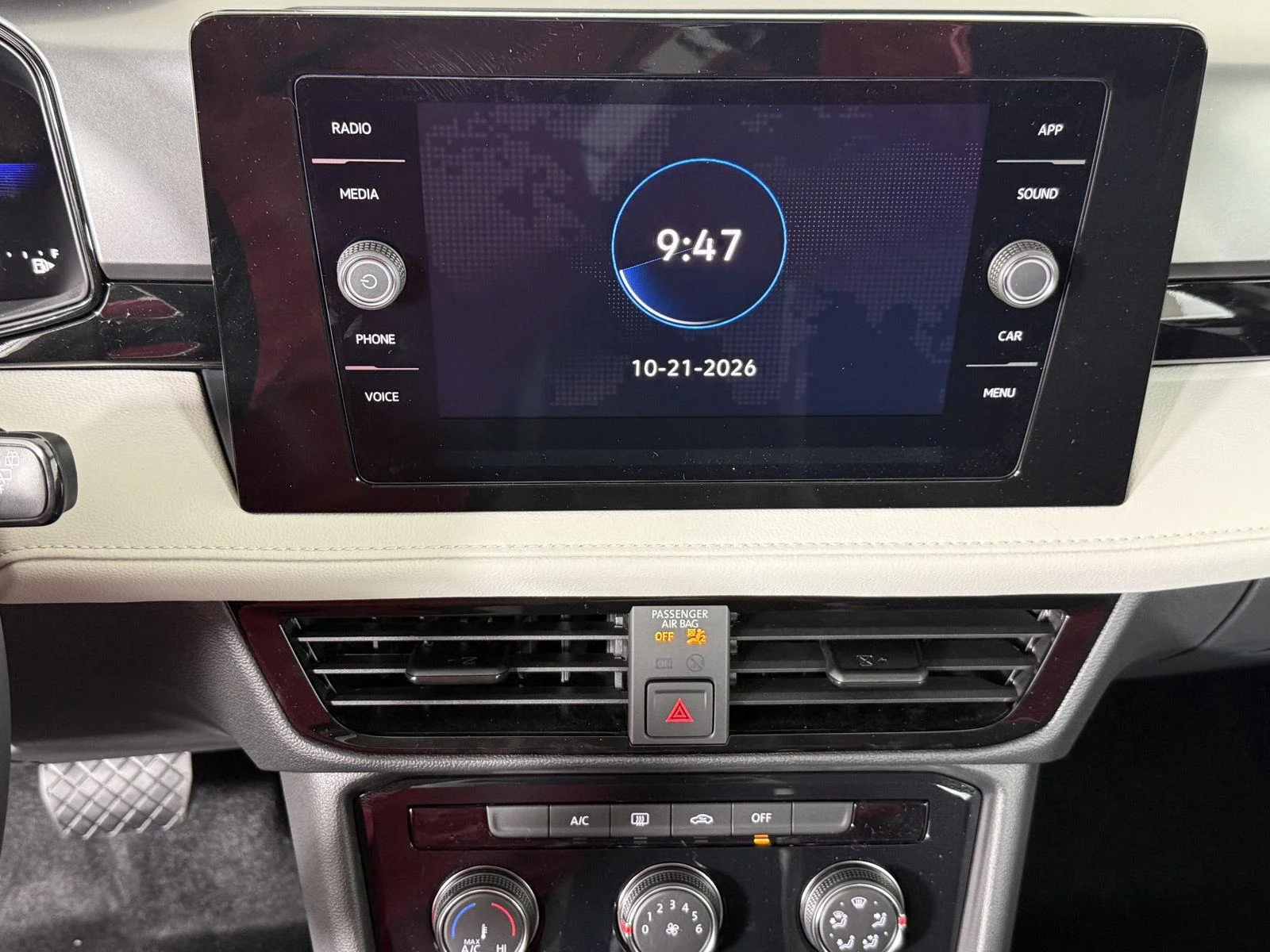 New 2027 Platinum Gray Metallic Volkswagen S image 28