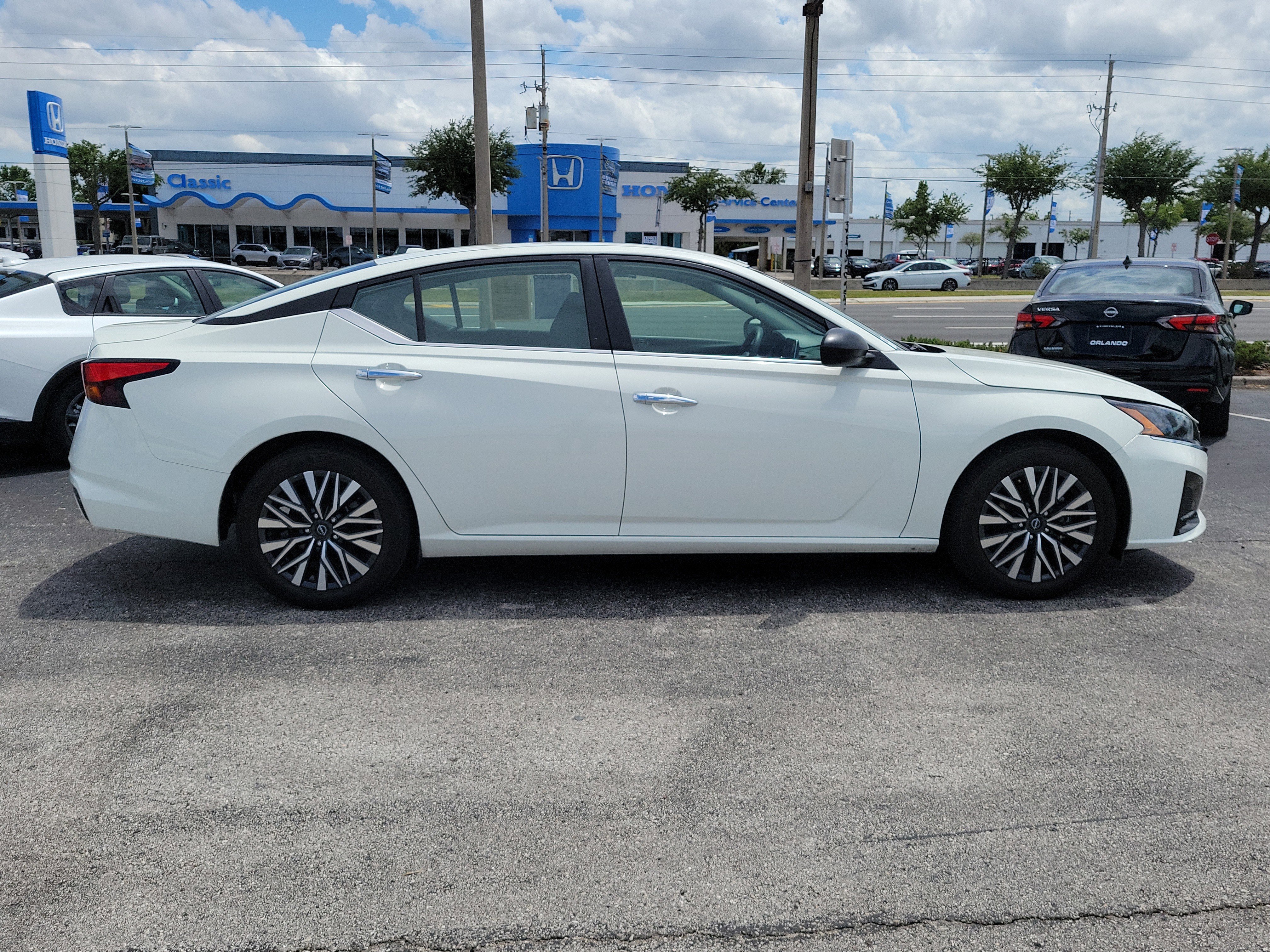 Used 2025 Glacier White Nissan SV image 7