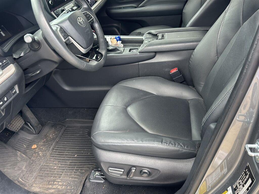 Used 2025 Heavy Metal Toyota Limited image 5