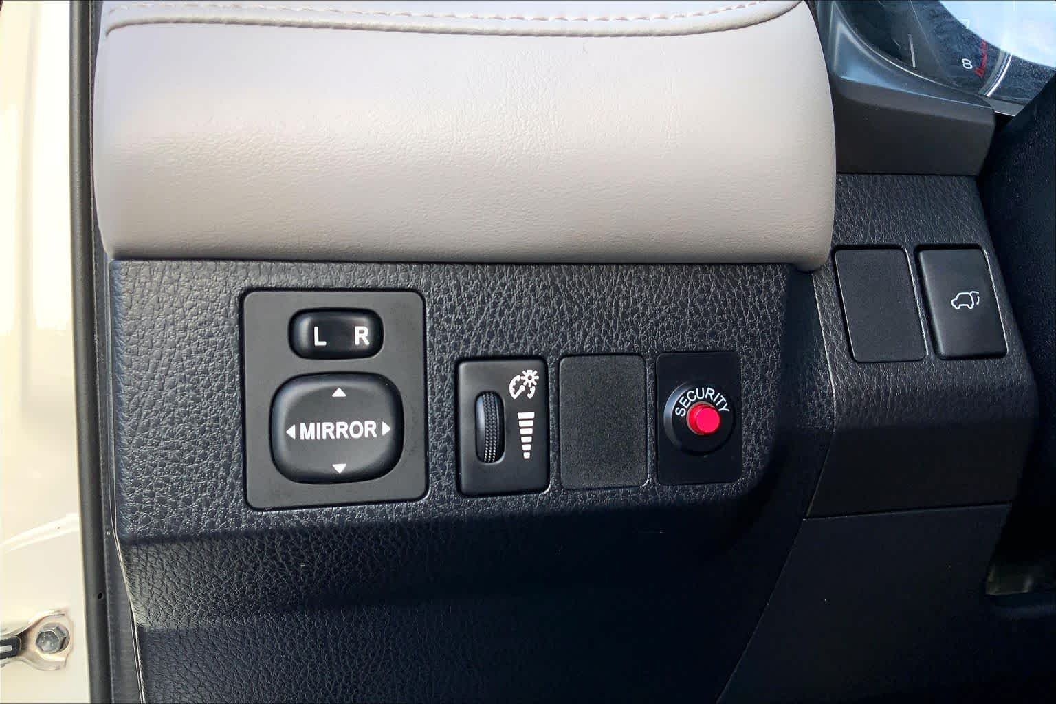Used 2016 Super White Toyota XLE image 31