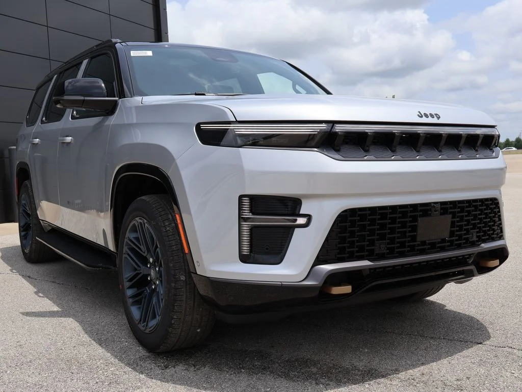 New 2026 Silver-Zynith Exterior Paint Jeep  image 6