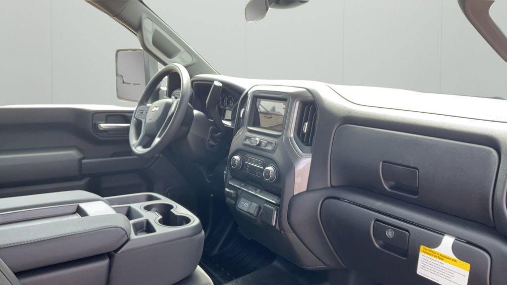 New 2026 Summit White Chevrolet Work Truck image 33