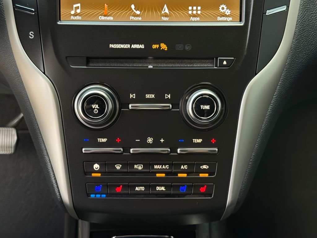 Used 2019 White Lincoln Reserve image 19