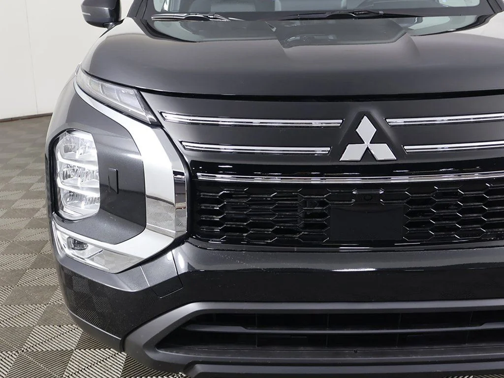 New 2026 Black Mitsubishi ES image 14