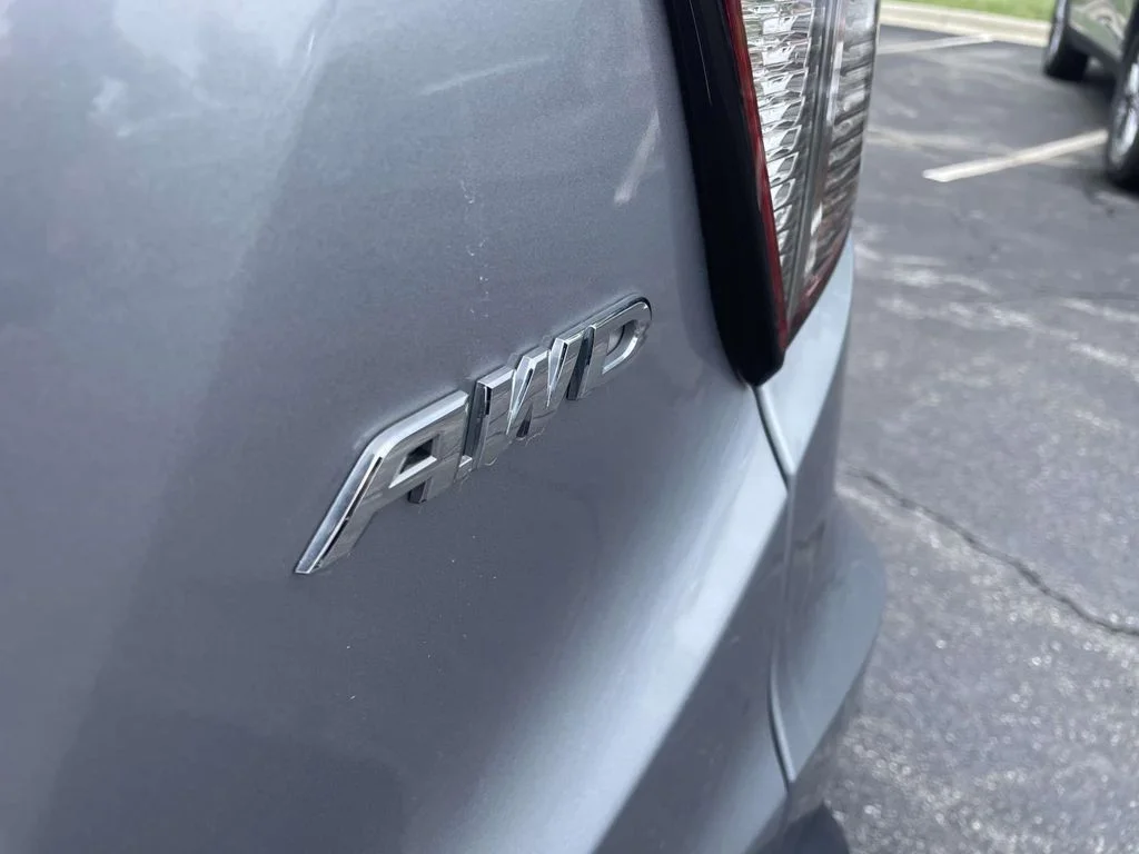 Used 2021 Lunar Silver Metallic Honda LX image 8