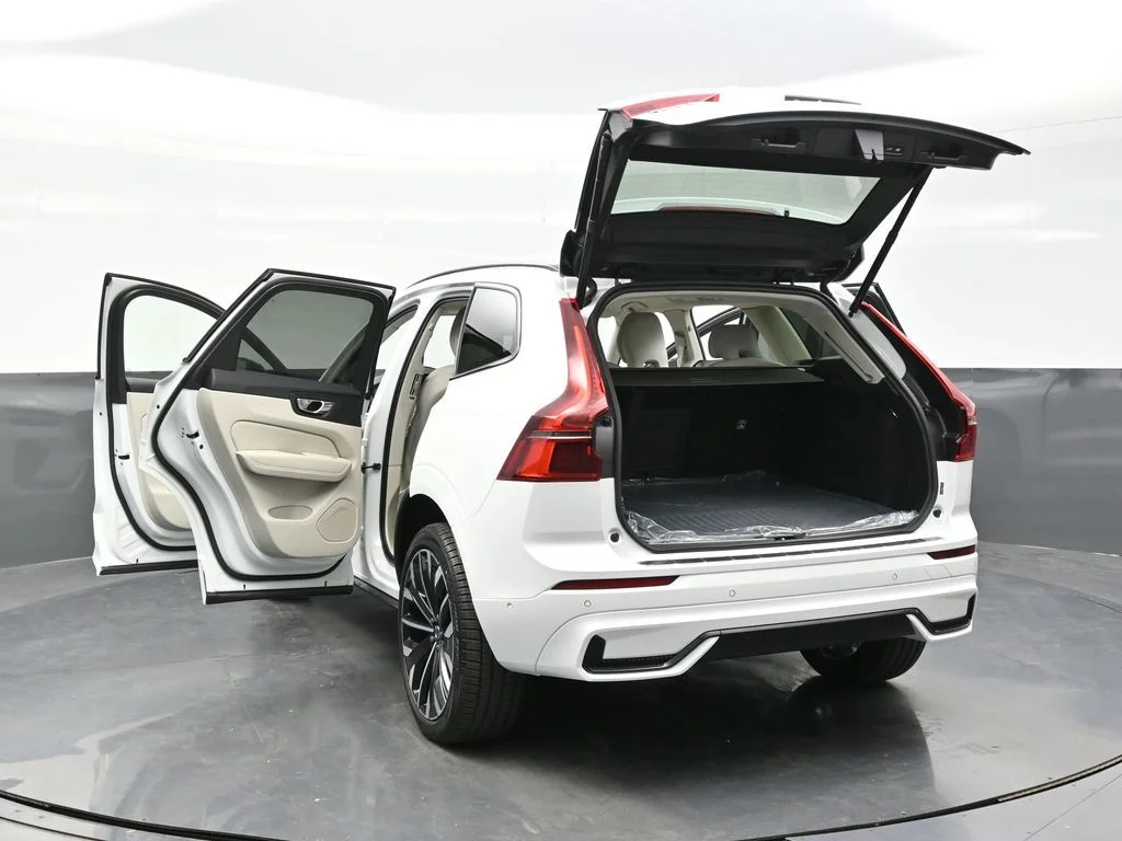 New 2026 Crystal White Volvo T8 Ultra image 39
