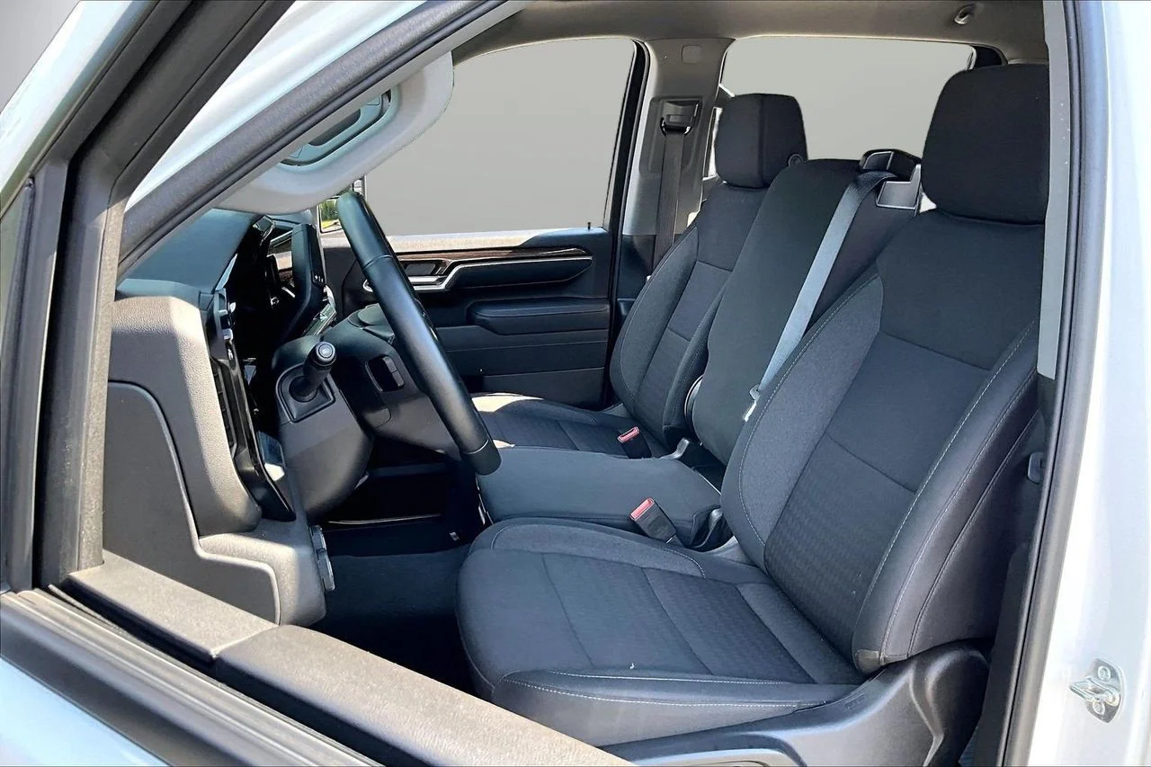 Used 2025 White Chevrolet LT image 20
