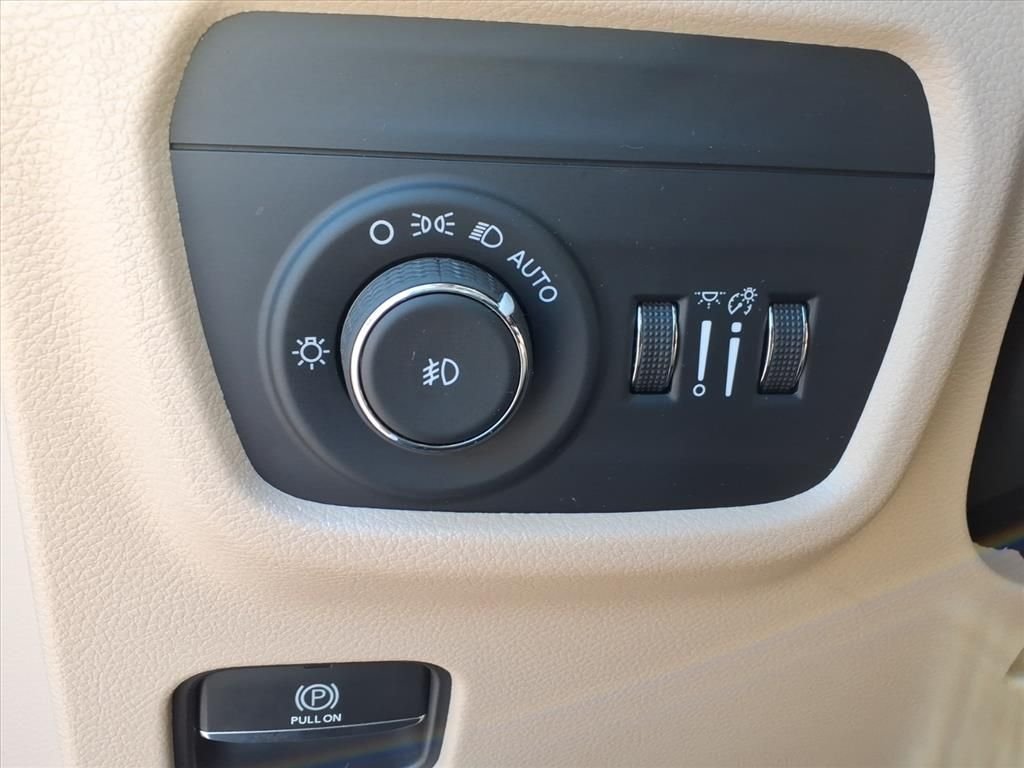 Used 2023 White Jeep Limited image 21