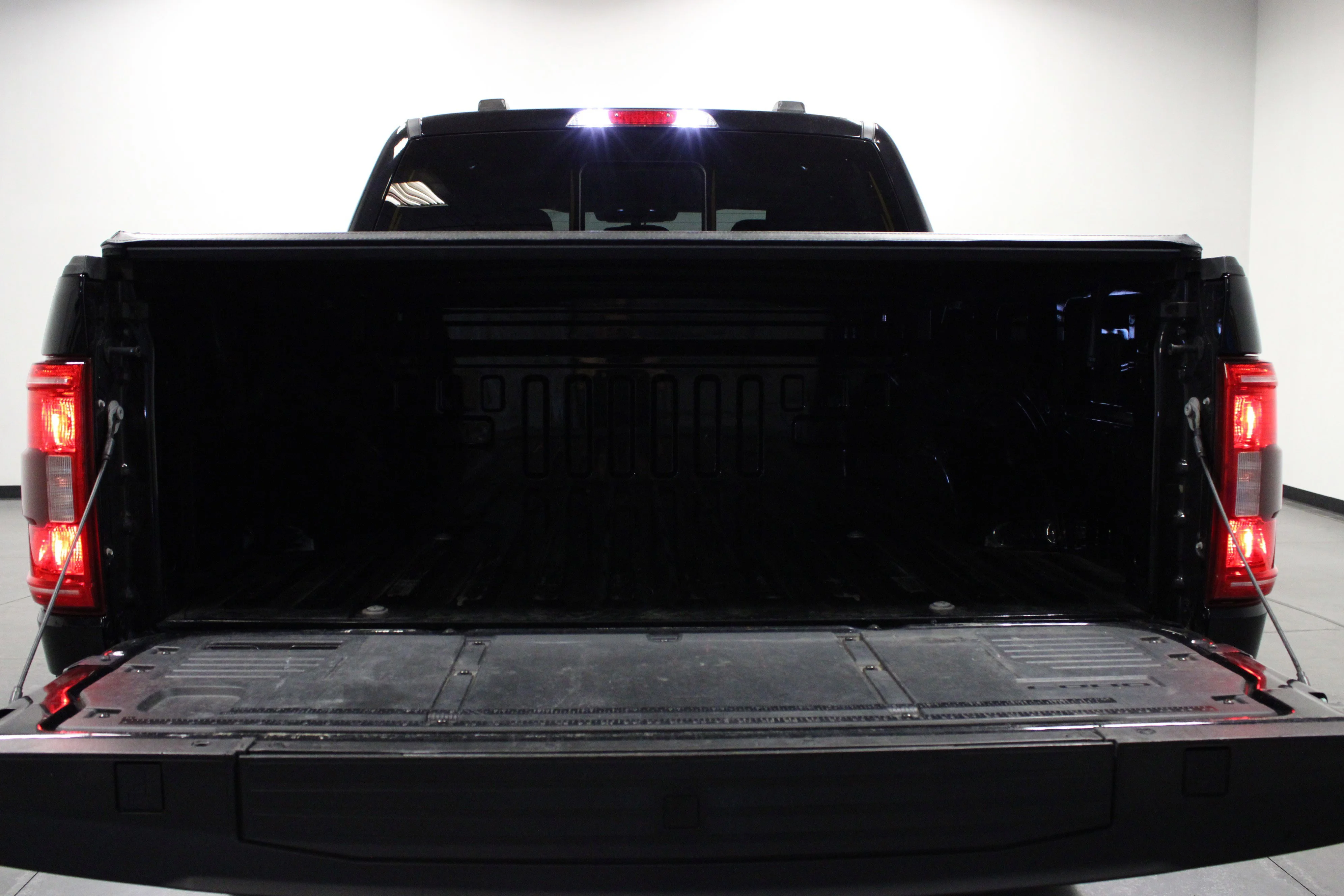Used 2022 Agate Black Metallic Ford XLT image 14