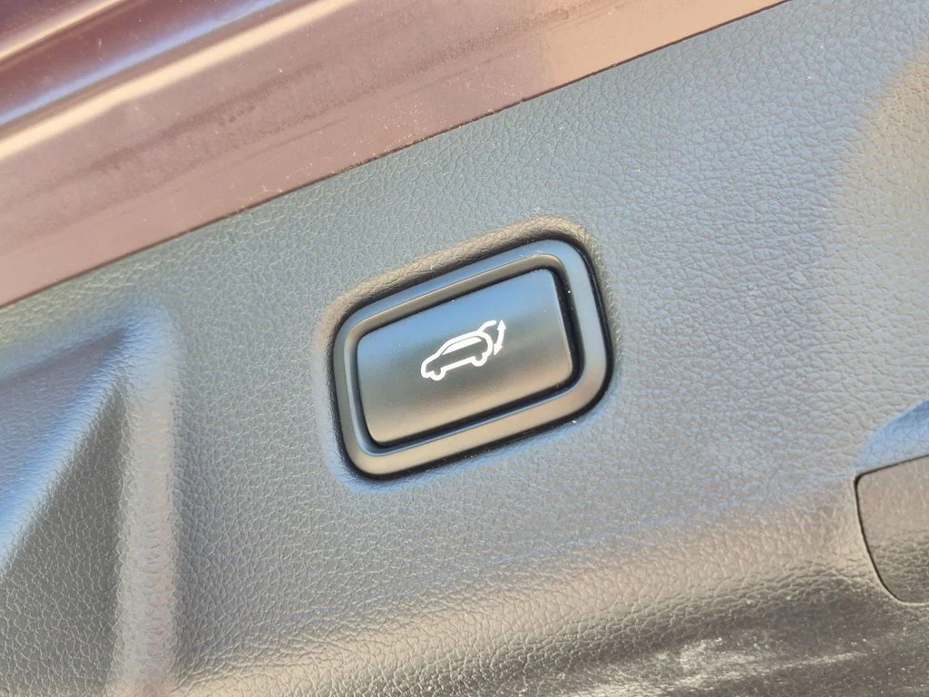 Used 2024 Red Hyundai SEL image 9