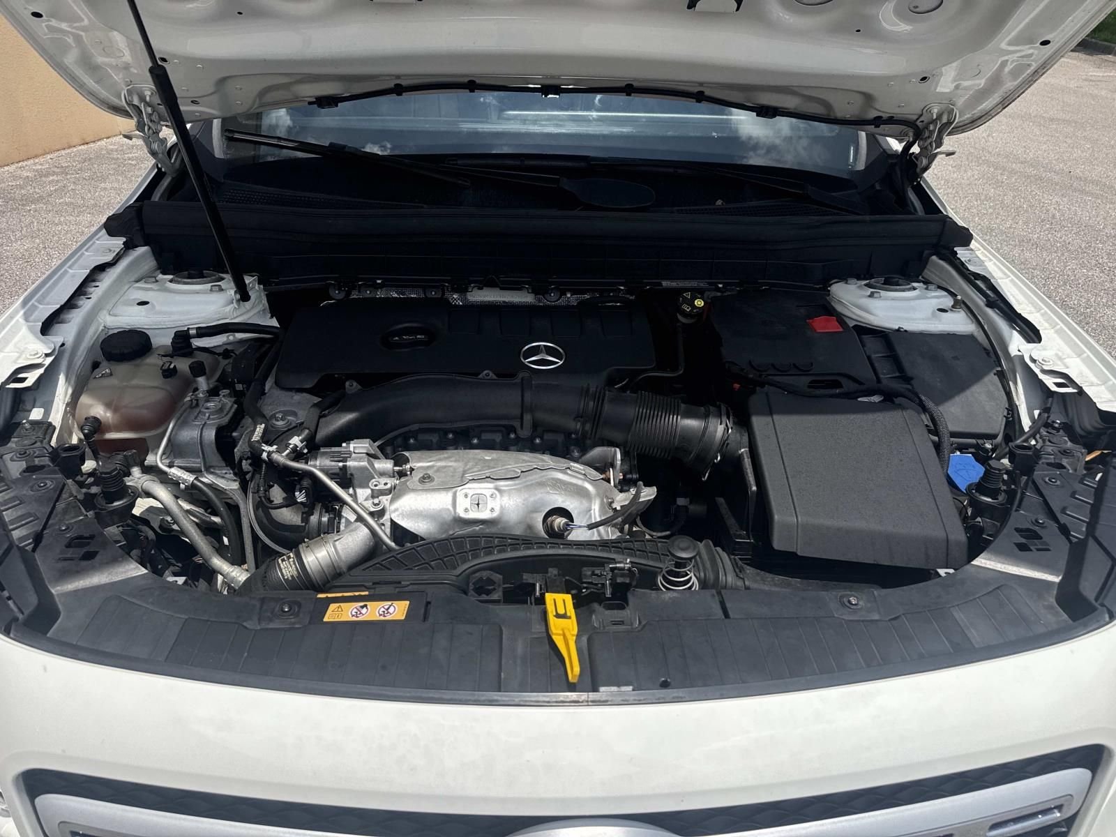 Used 2022  Mercedes-Benz GLB 250 image 10
