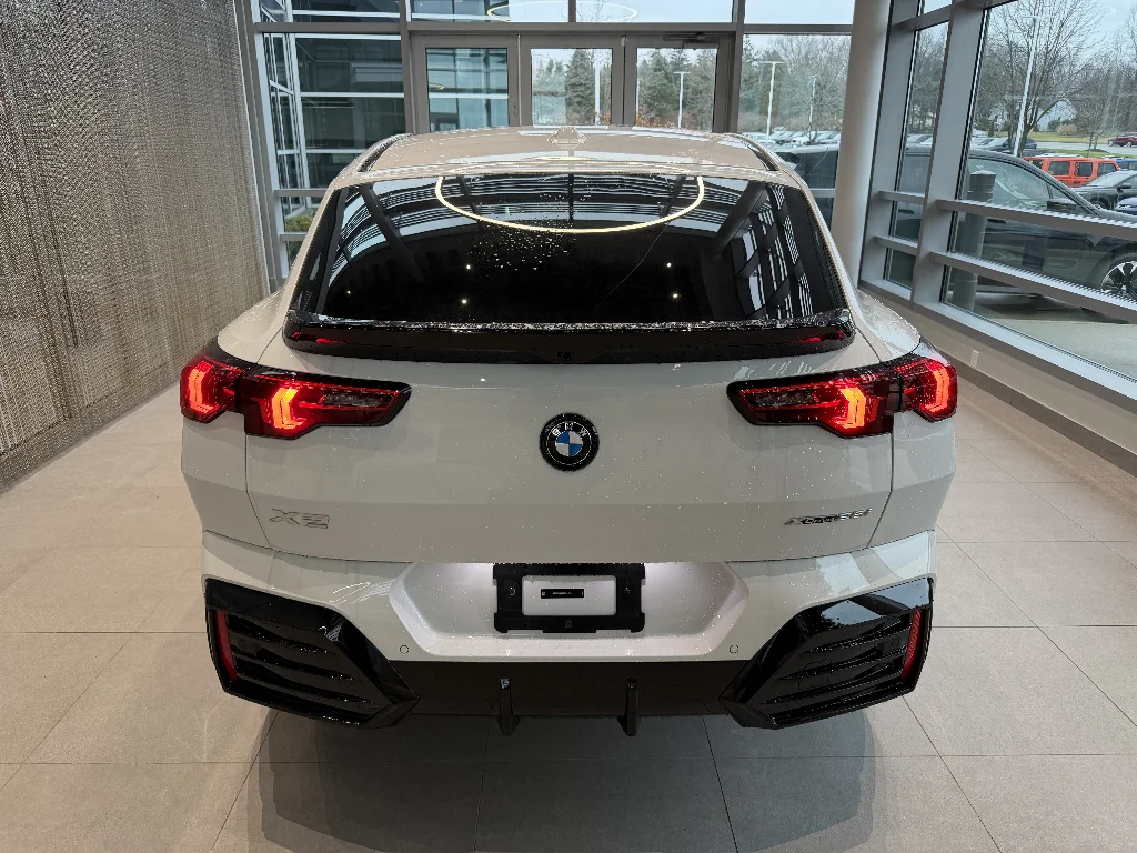 New 2026 Alpine White BMW xDrive28i image 5