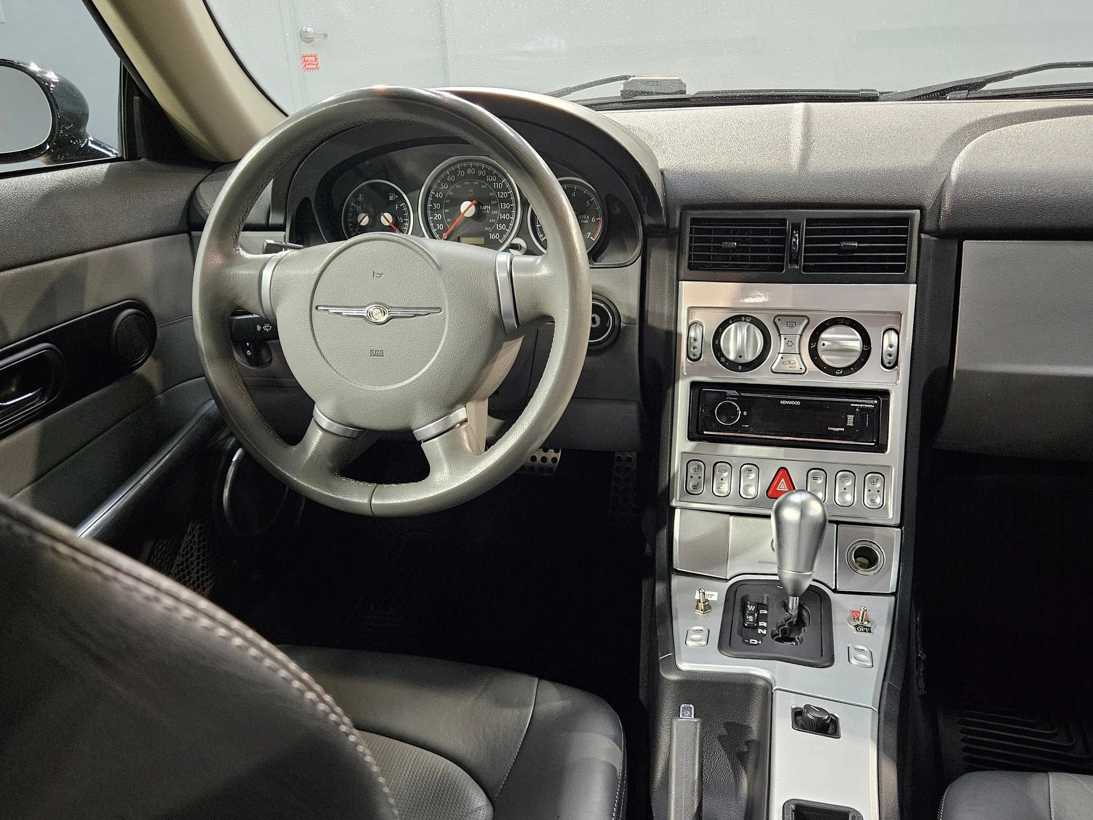 Used 2004 Black Chrysler  image 9