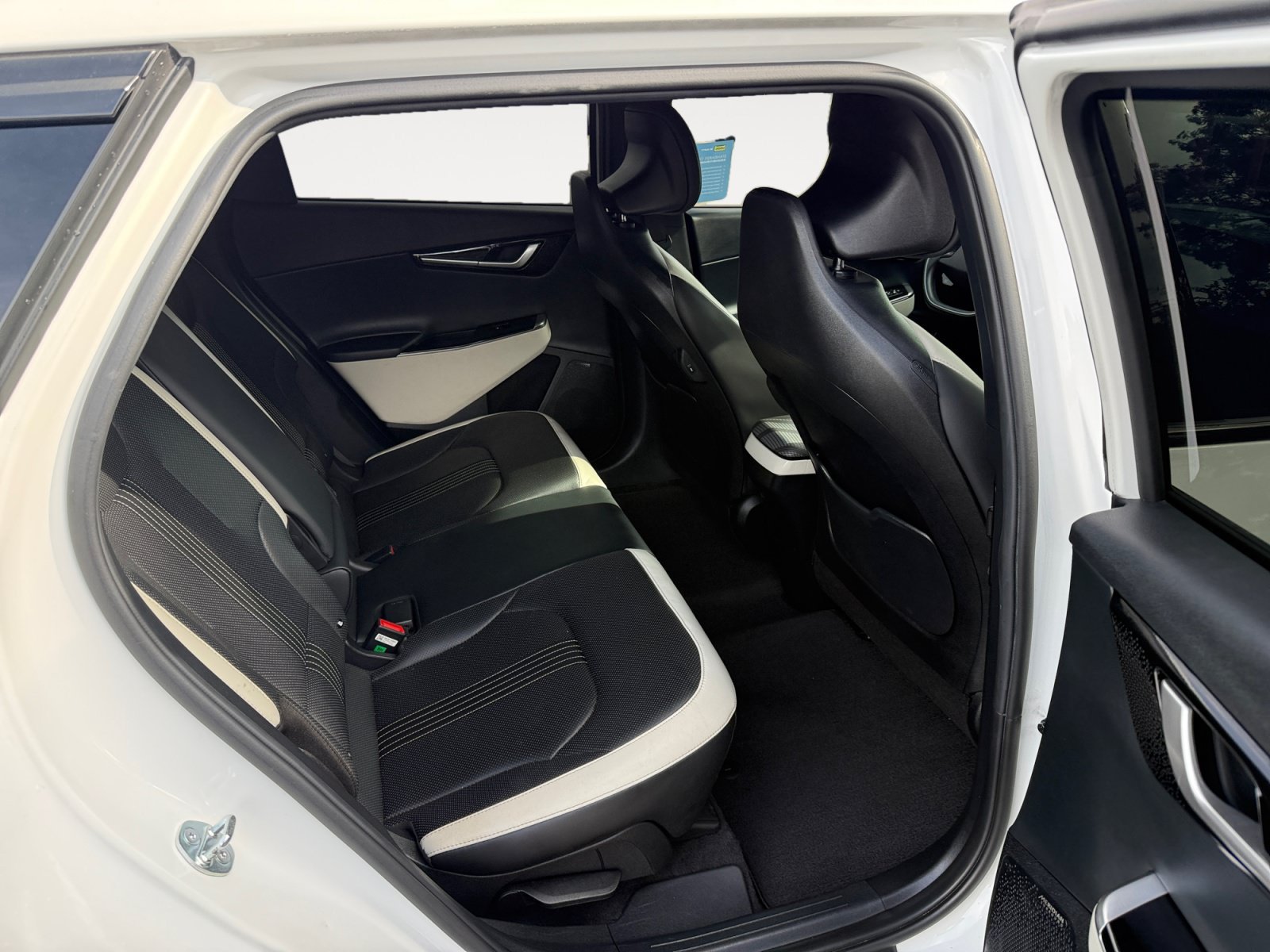 Used 2024 Snow White Pearl Kia GT-Line image 18