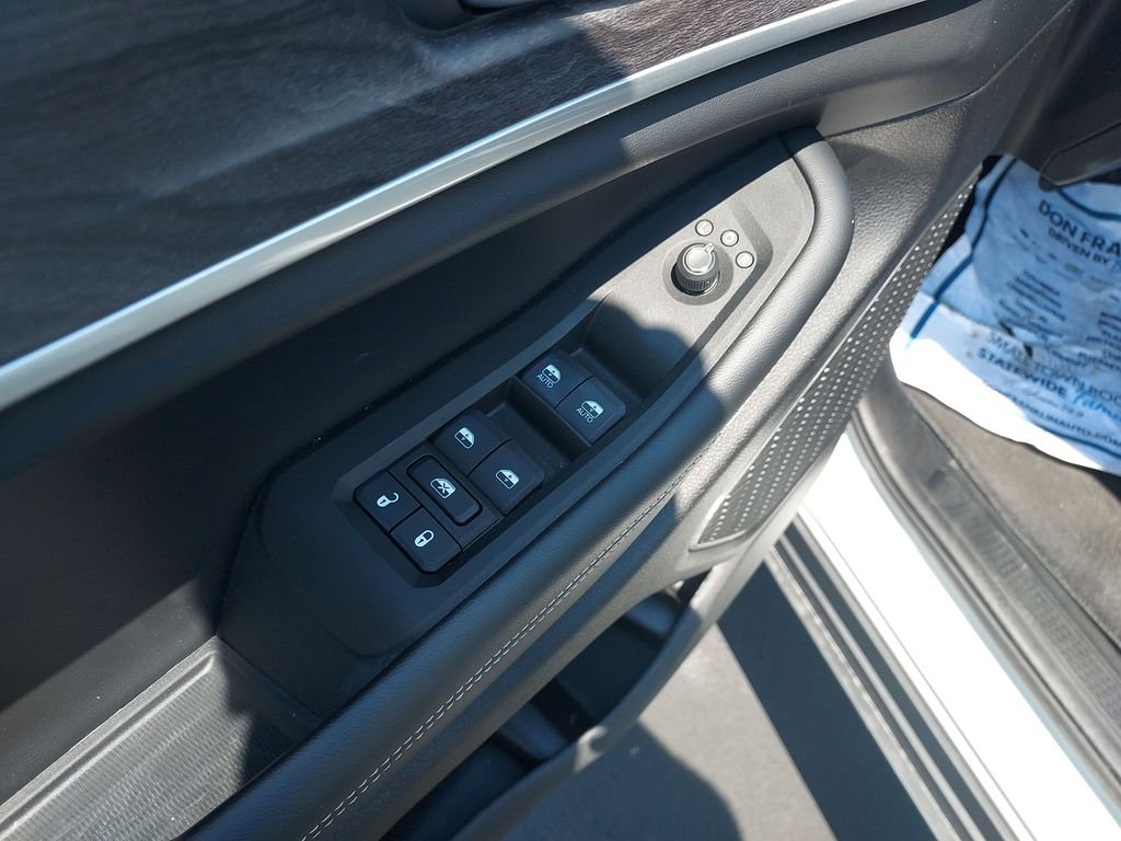 Used 2025 White Jeep Limited image 16