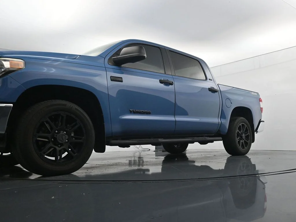 Used 2020 Blue Toyota SR5 image 33