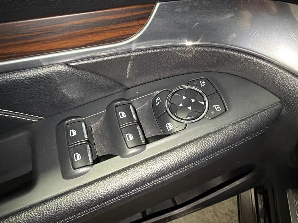 Used 2017 Shadow Black Ford Limited image 18